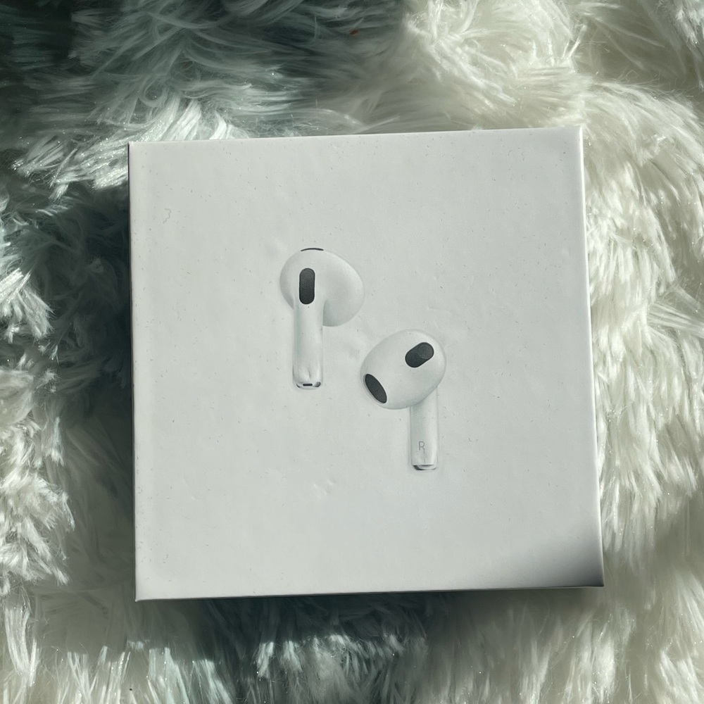 NEW SEALED Apple AirPods Generation 3 white with MagSafe charging case authentic